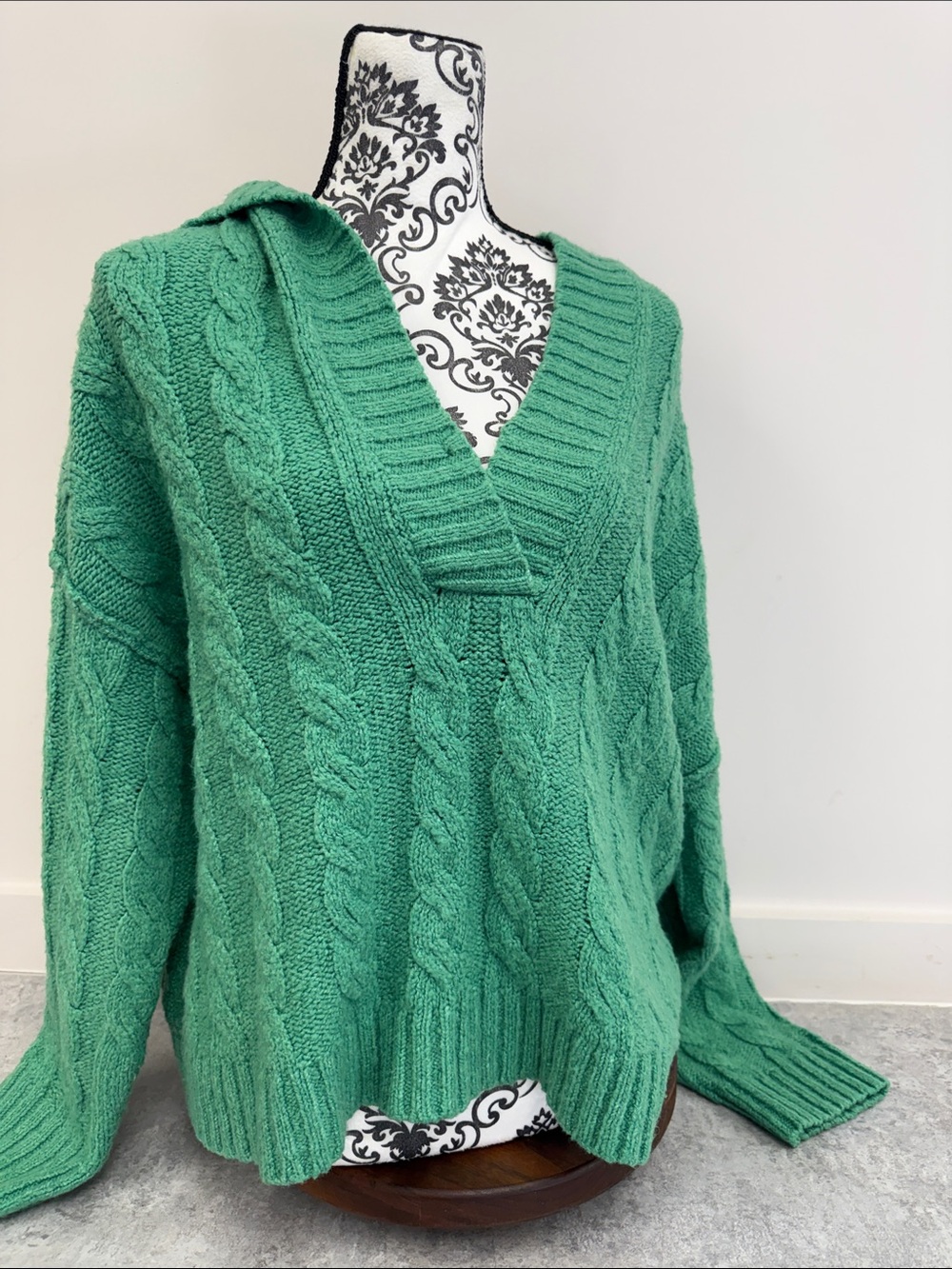 American Eagle Outfitters Green Cable Knit V-Neck Pullover Hoodie - Size L